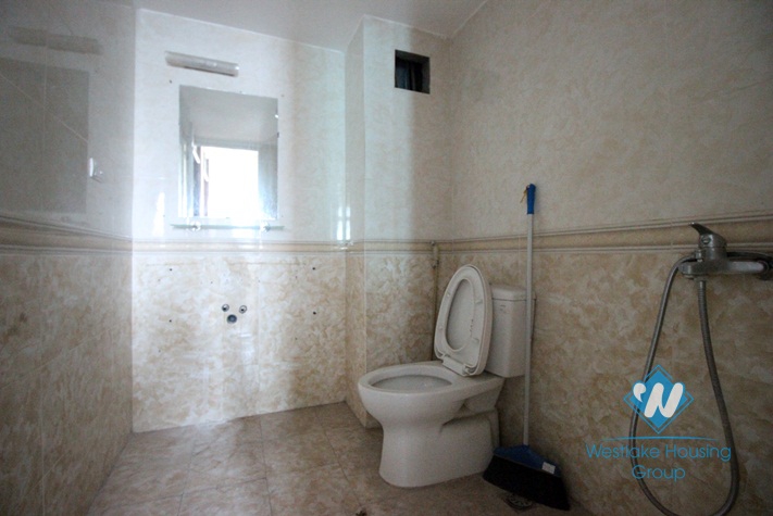 6th floor house for lease in Doi Can, Ba Dinh district.